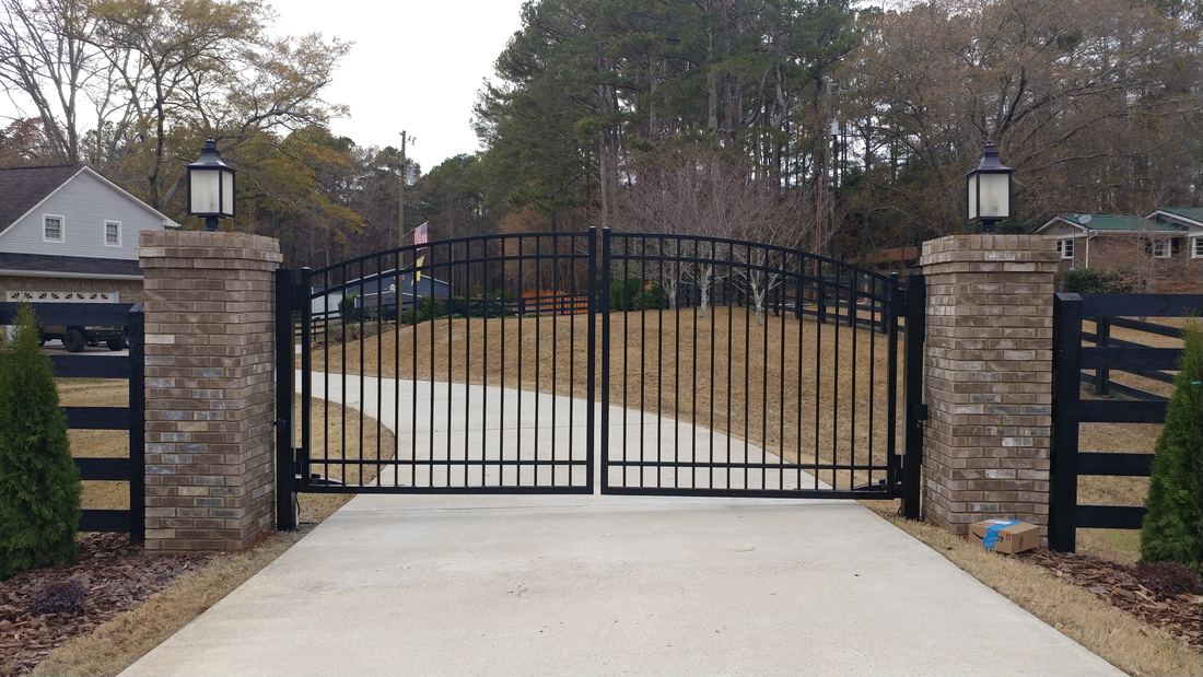 Aluminum double driveway gate rounded top with access controls