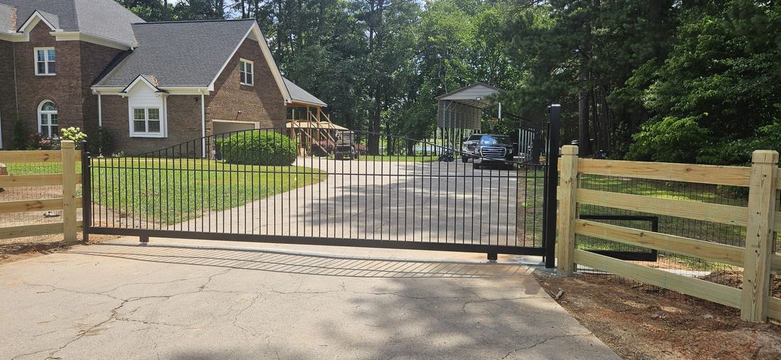 Aluminum V-track sliding driveway gate