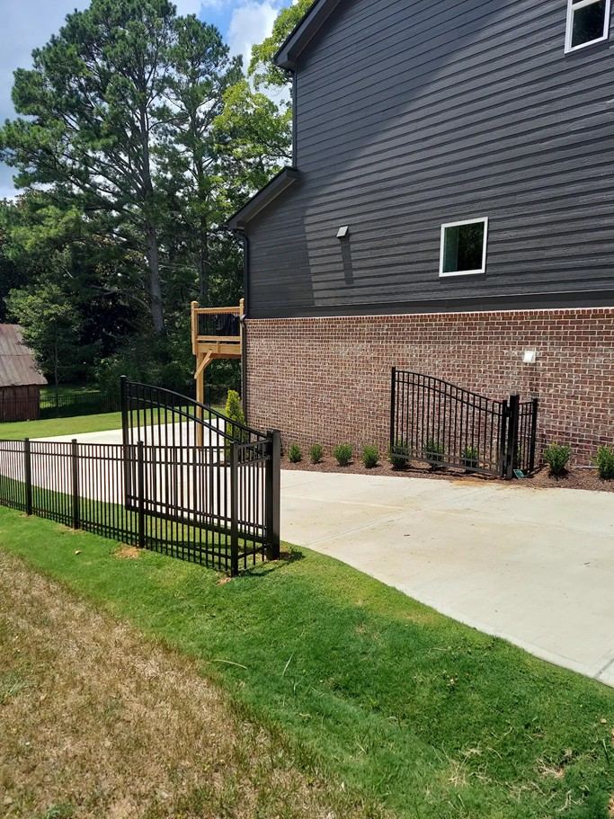 Arched aluminum driveway gate