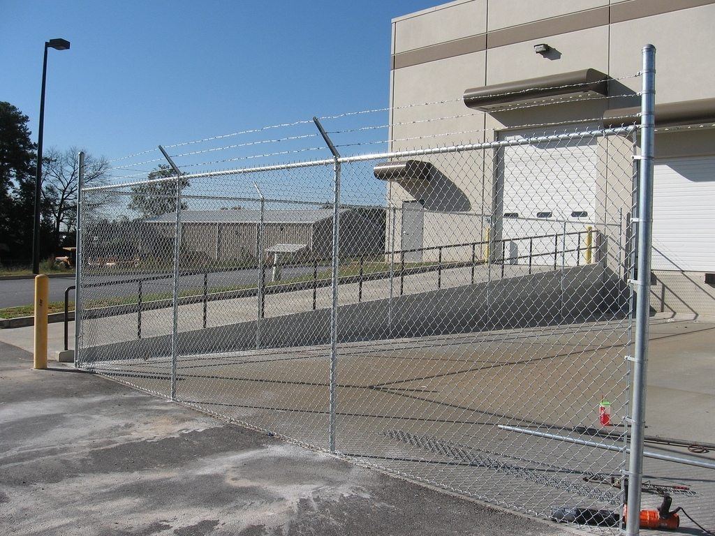 Commercial galvanizedanized chain link with barb wire
