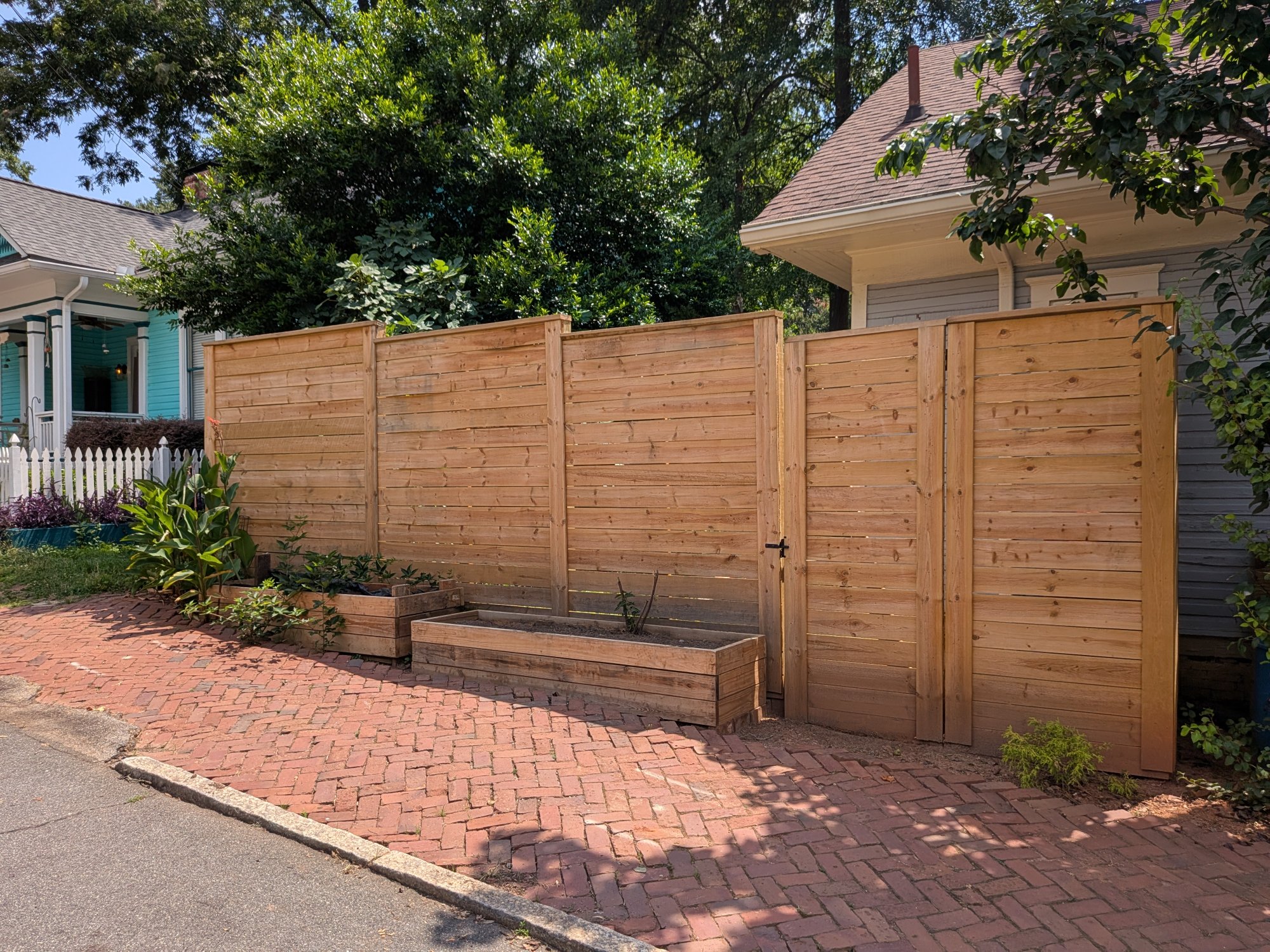 8 ft capped horizontal privacy fence, stepped (Grant Park)