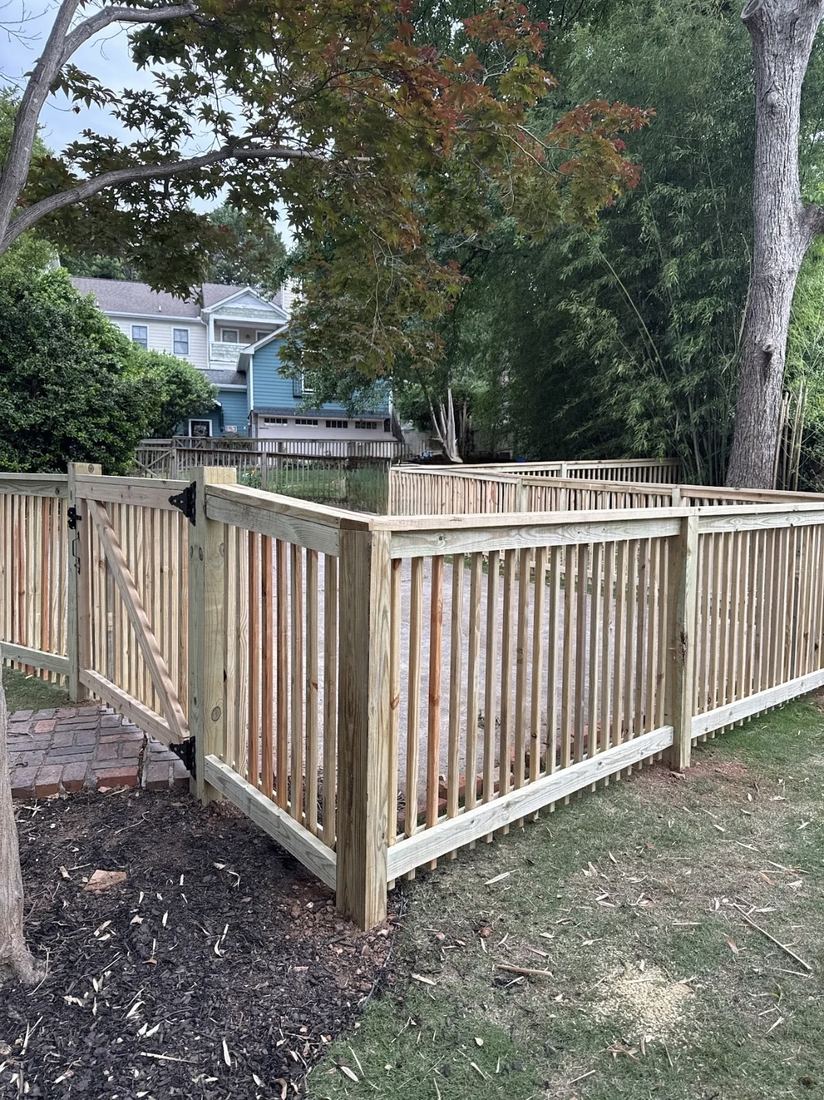 Wood capped 2x2 picket fence with 4x6 posts