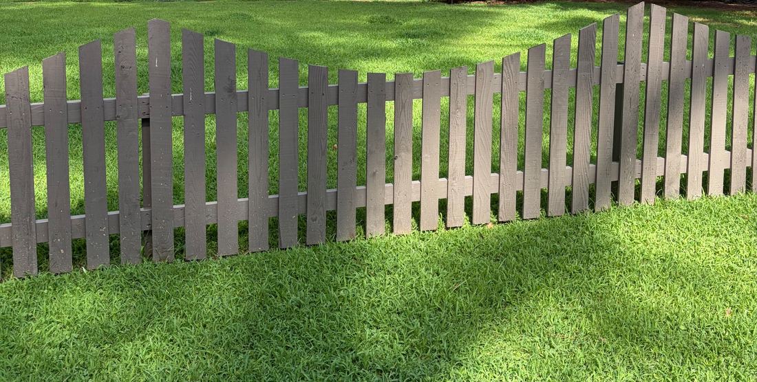 Flat picket fence with negative scallop