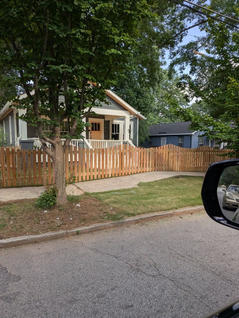 Negative scallop cedar picket fence, 4 ft front yard