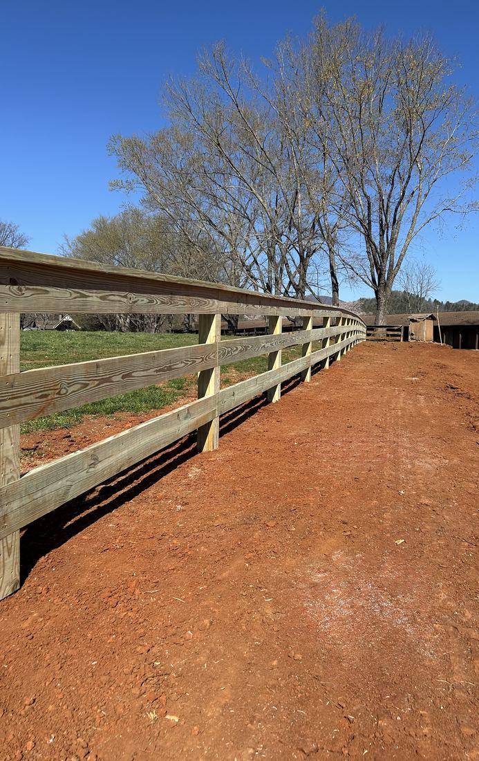 Post-notched 3 rail capped ranch rail (Dillard House)